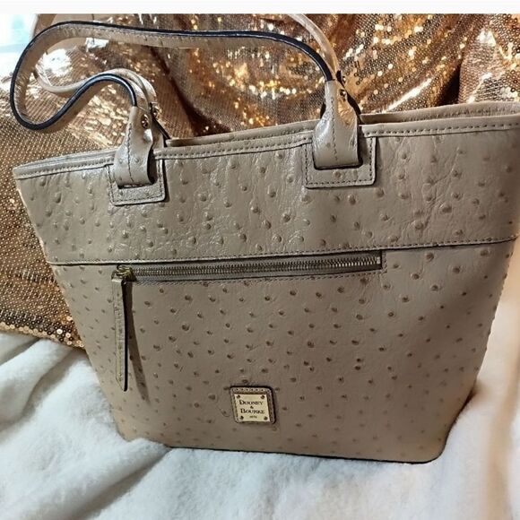 Dooney & Bourke  LEATHER Shoulder Bag PRISTINE condition - Picture 1 of 9